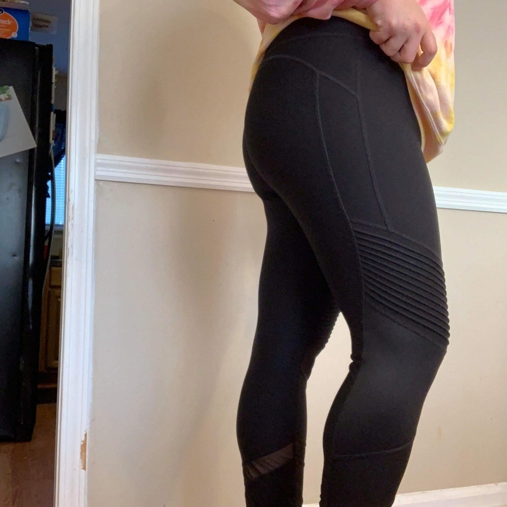 SOLD Black Fitted Athletic Leggings with Mesh